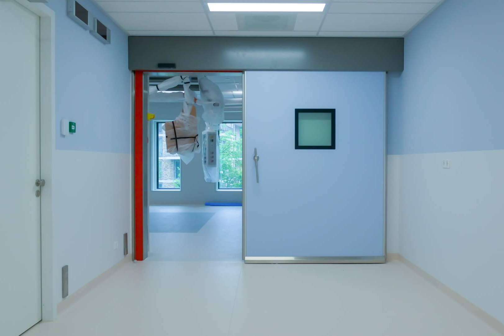 Puertas herméticas personalizables para diferentes industrias disponibles en ASSA ABLOY