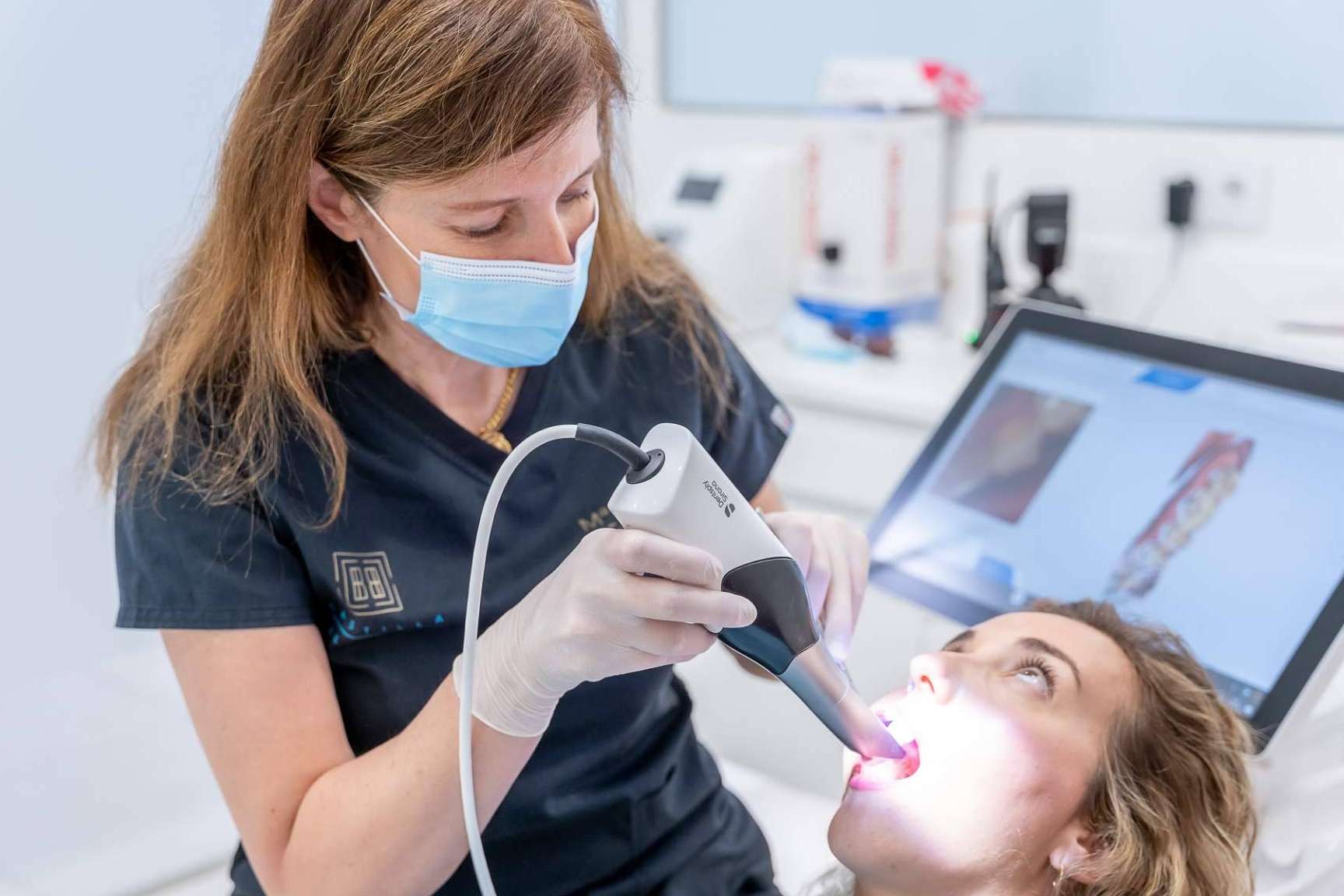 Tecnología y personalización para casos odontológicos de alta complejidad en Clínica Dental Castilla Bersabé