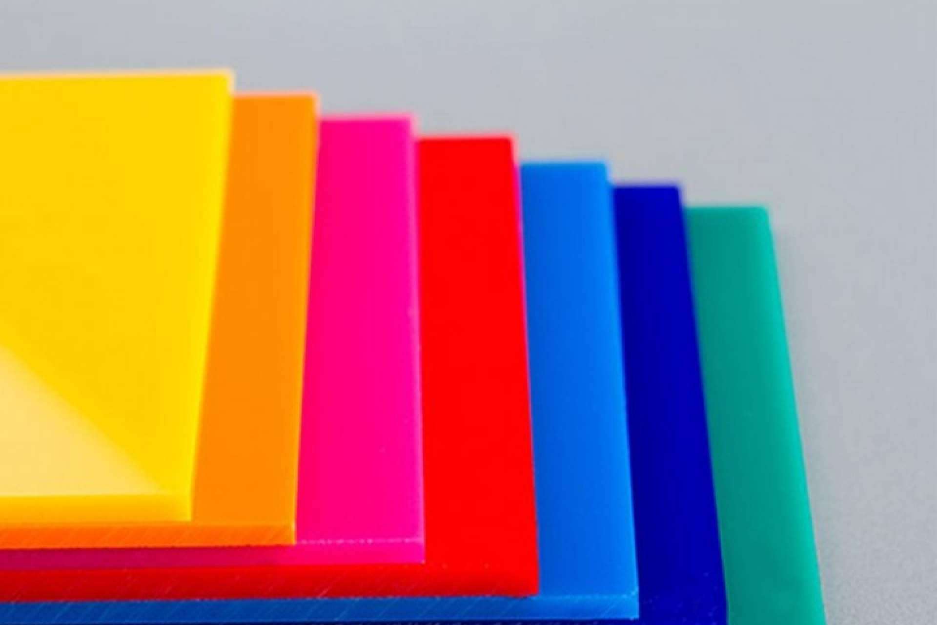 Claraboyas Matilla y su amplia variedad de placas de plástico para diferentes aplicaciones