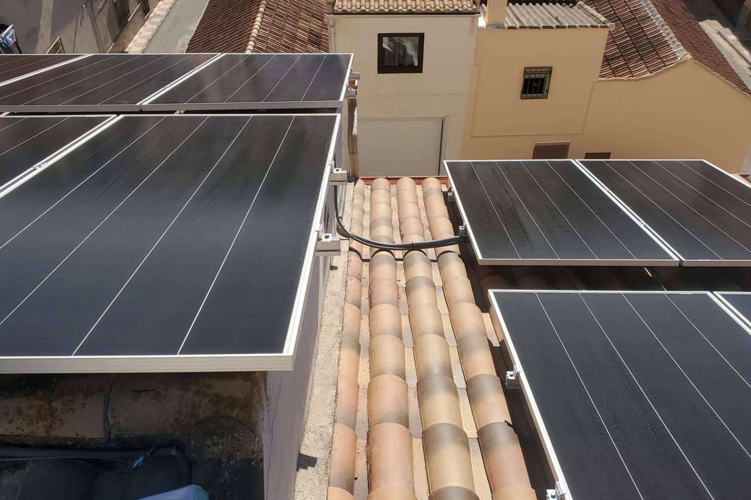 Grupo Jalcris ofrece instalaciones de paneles fotovoltaicos con cero de inversión inicial