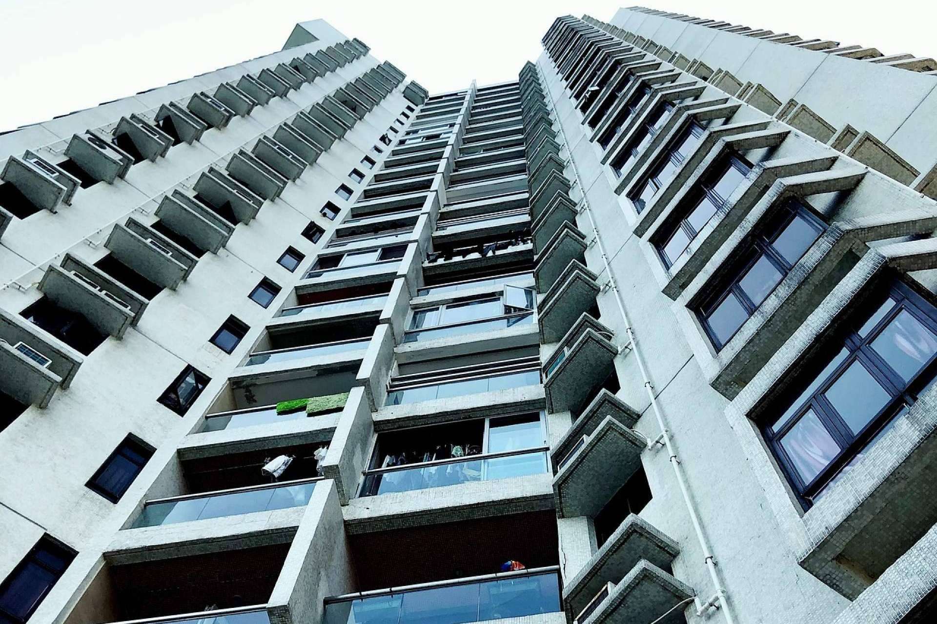 La inmobiliaria valenciana que lleva la ilusión al sector de la compraventa de pisos, casas y locales es INMOILUSIONA
