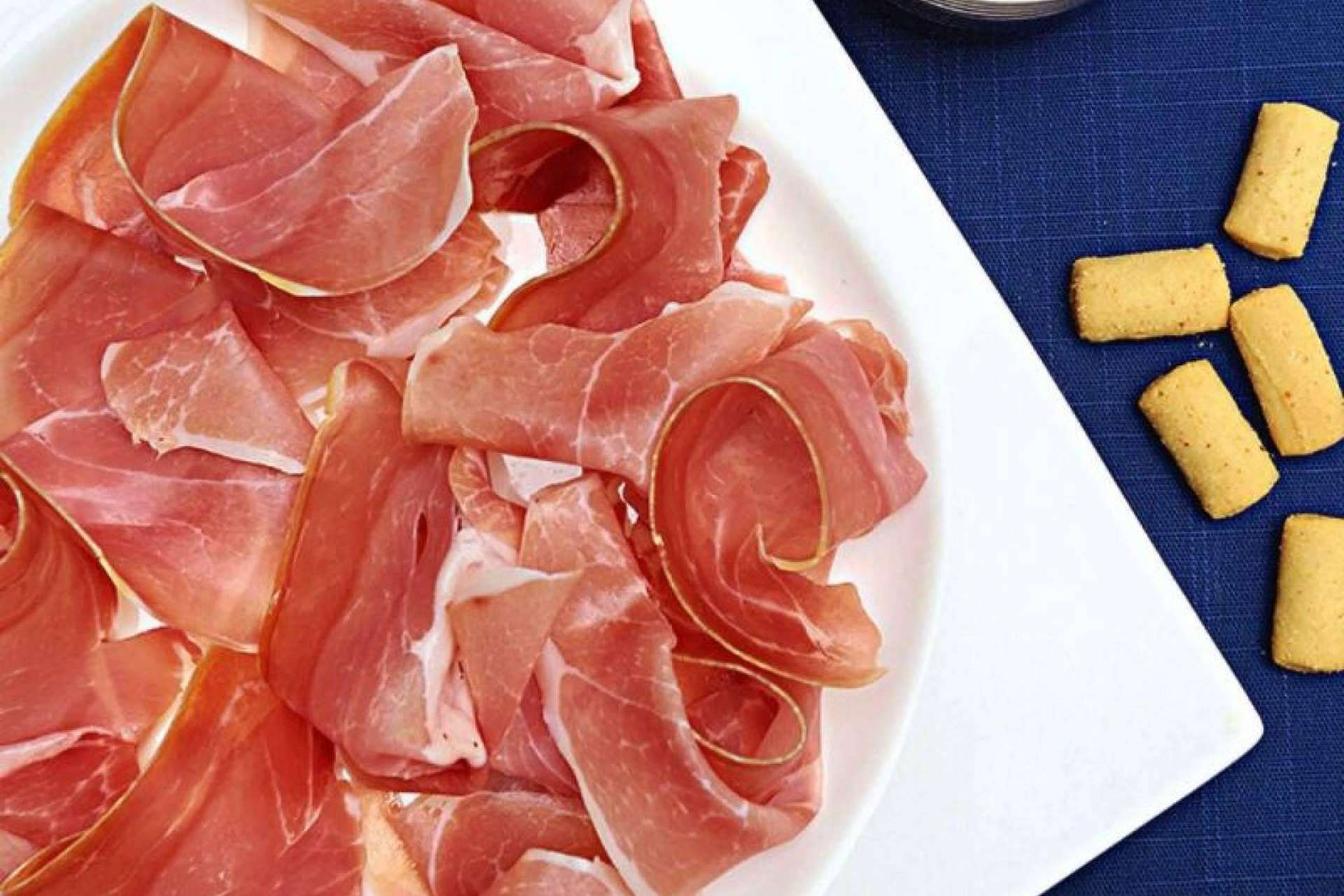 Uno de los mejores jamones serranos de España; fusión de sabor, calidad y tradición
