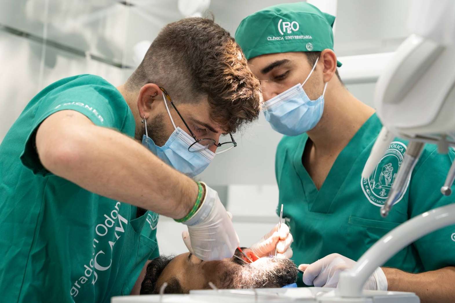 Postgrados en odontología de PgO UCAM, en formato mini