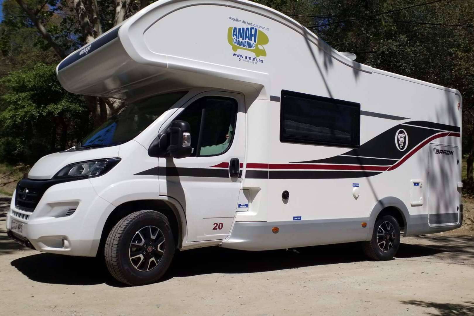 Experiencia de viaje única por Europa con Amafi Caravaning, confort garantizado