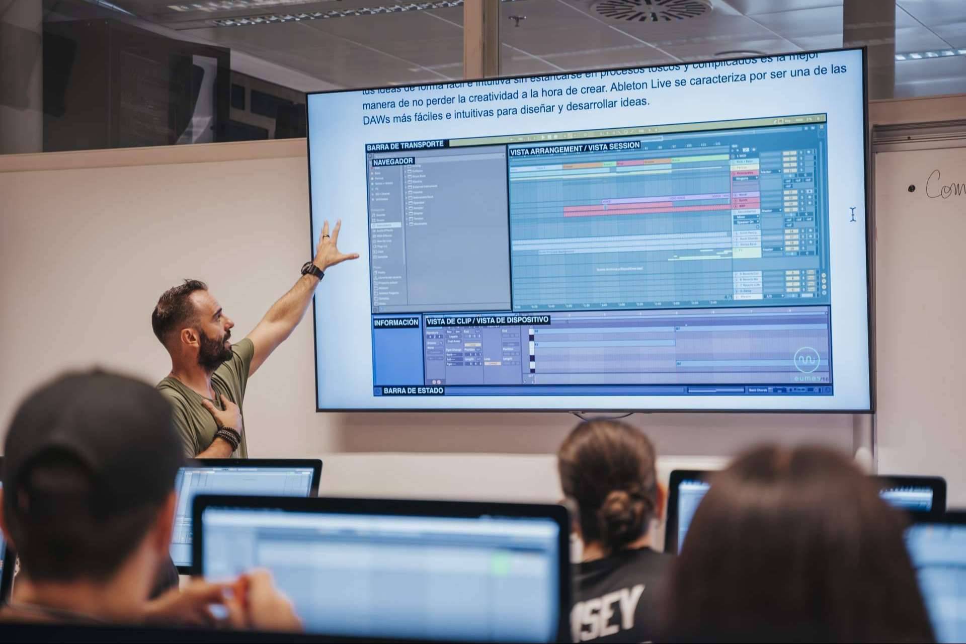 Formación en producción de música con los profesionales de EUMES