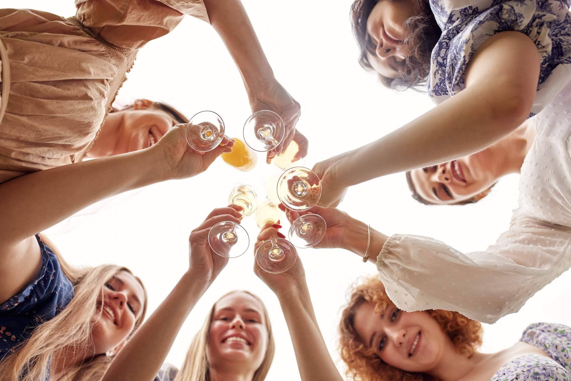 Disfrutar de una deliciosa comida de despedida en Alicante con Despedidas Karamba