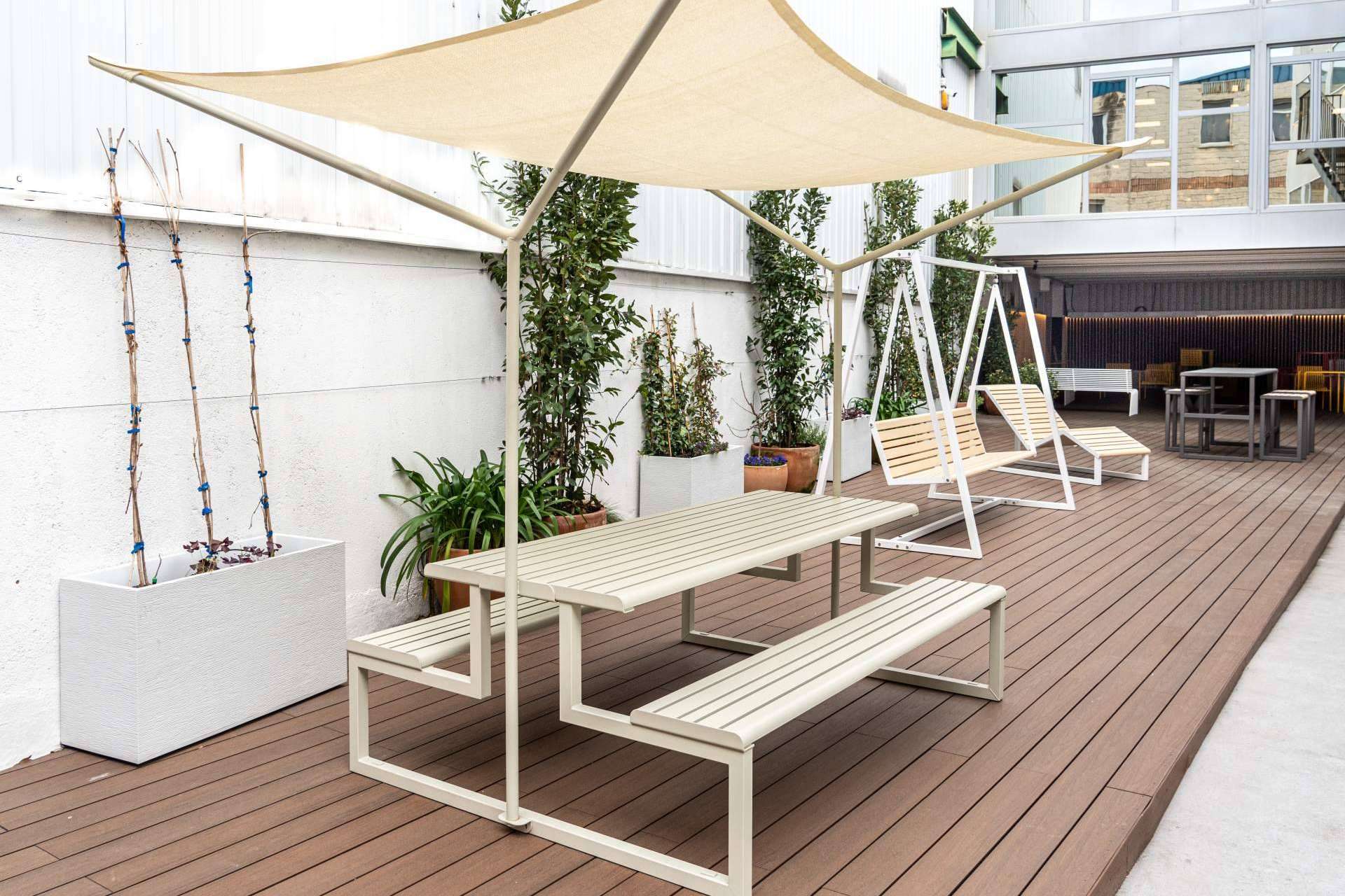 Mobiliar habla de la importancia del diseño de espacios outdoor en oficinas