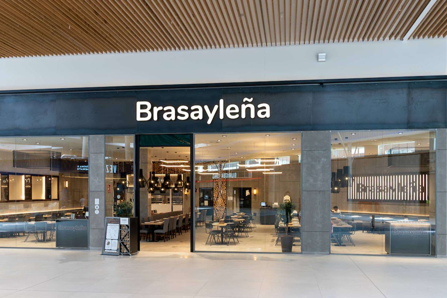 Siguen las nuevas aperturas en la zona de ocio y restauración de Parque Corredor; Brasa y Leña, Pans & Company y Udon