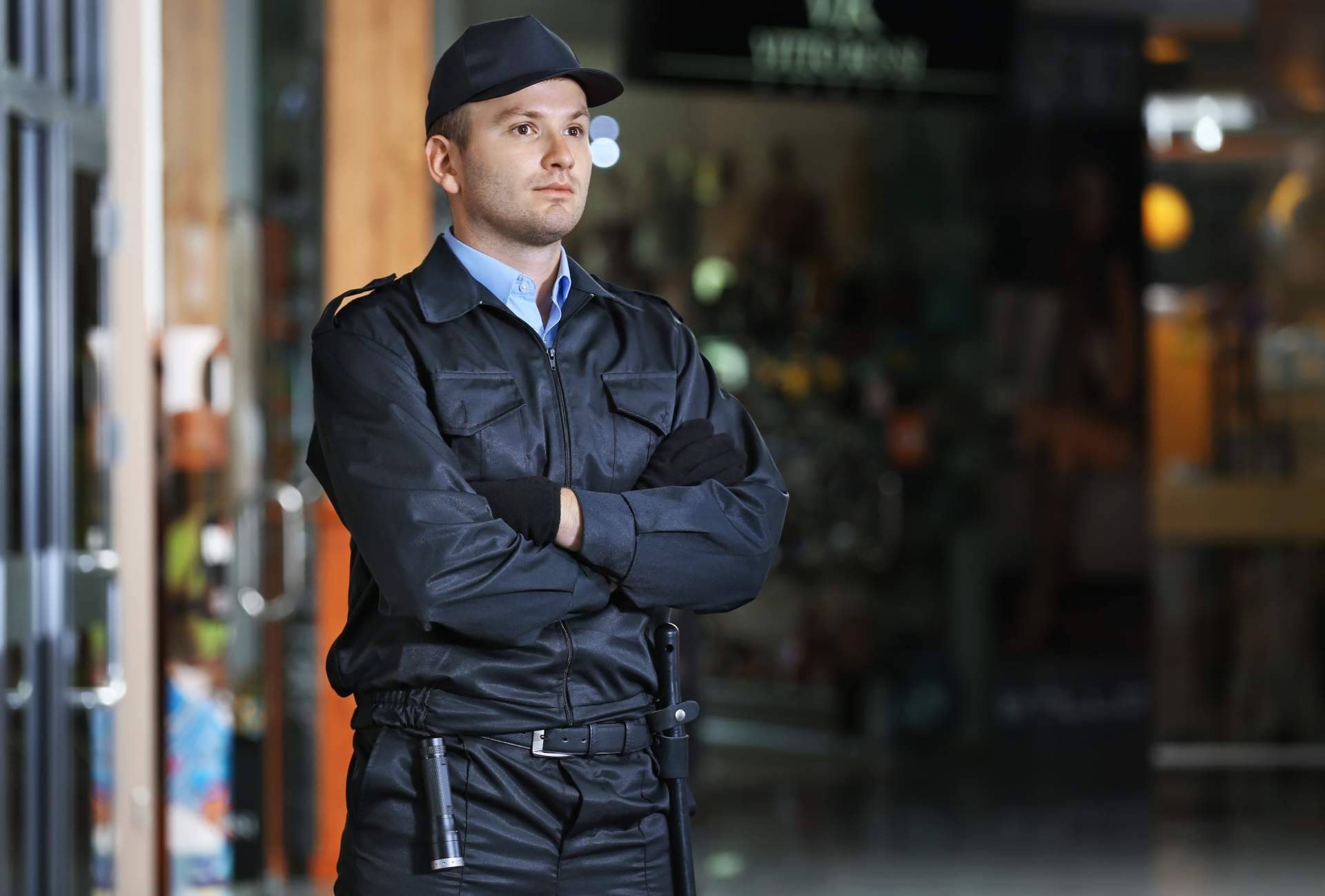 Tienda Shoke, expertos en el suministro de placas y equipamiento para vigilantes de seguridad privada