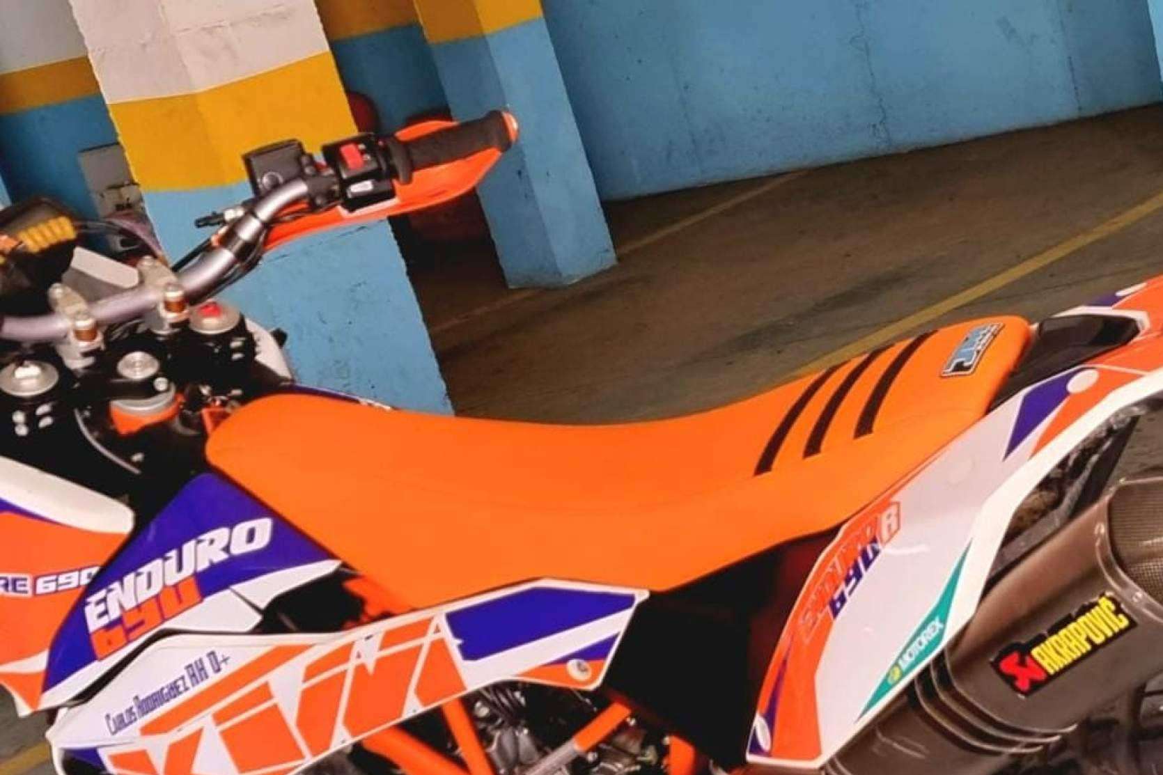 ADHESIVOSEMBARRADOS presenta sus nuevos diseños de kits de adhesivos para moto