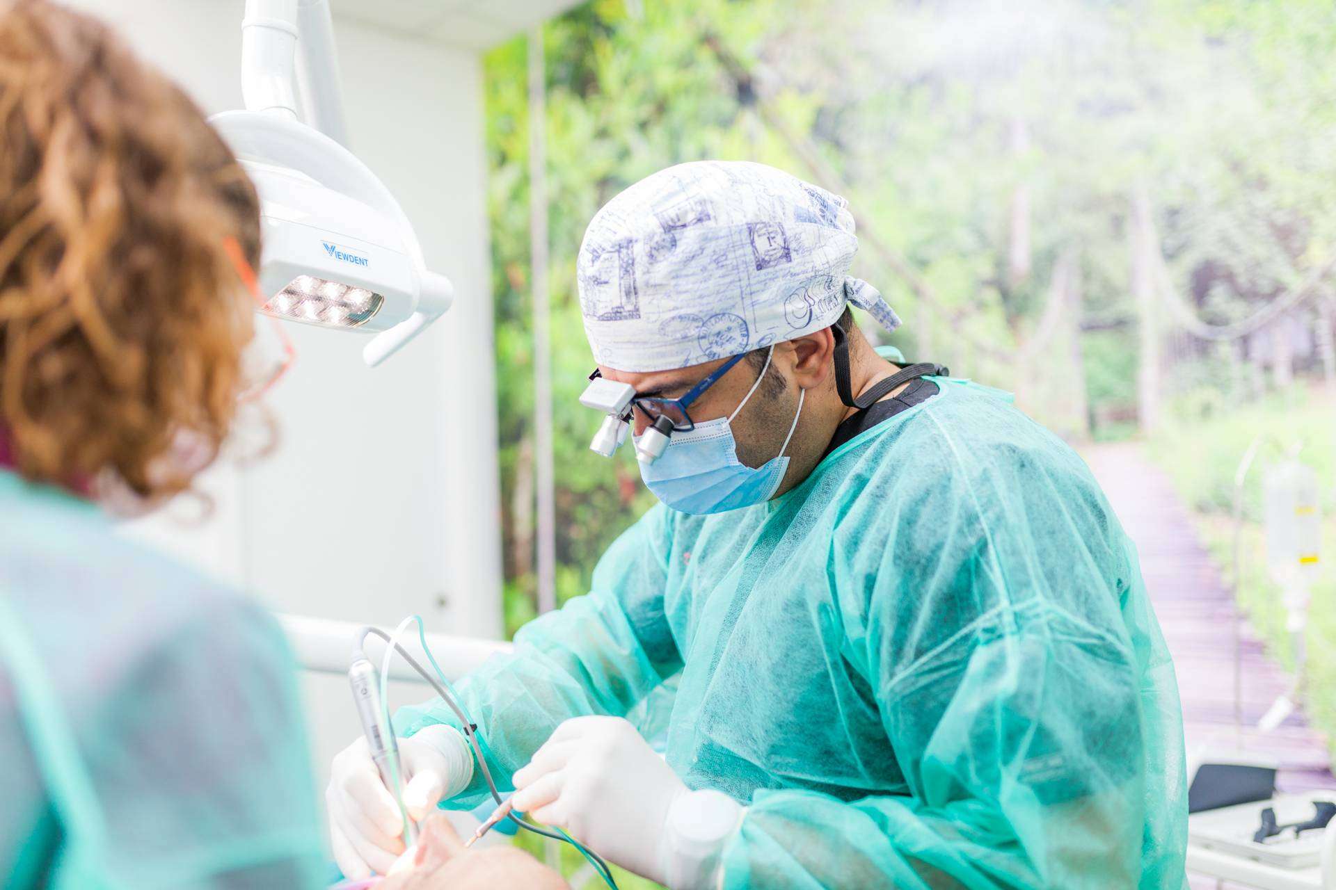 Dental Implantologie, equipo de profesionales y tecnología de última generación especializada en odontología