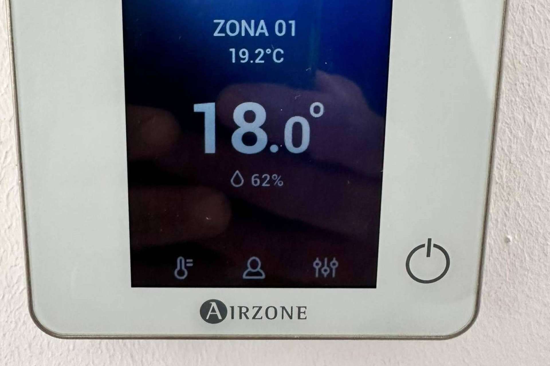 Doctor Frio describe las ventajas de Airzone para la zonificación del aire acondicionado centralizado