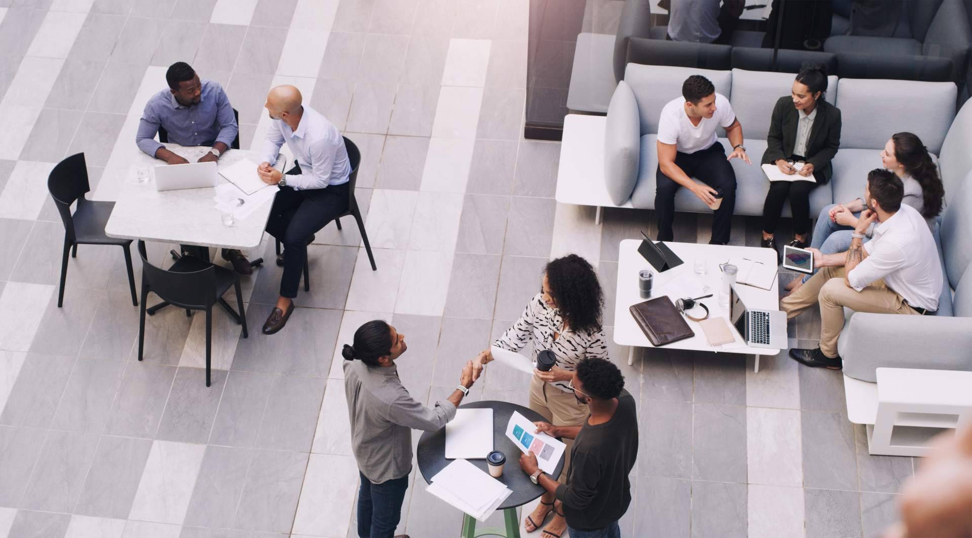Networking presencial; la preferencia de los profesionales por conexiones cara a cara