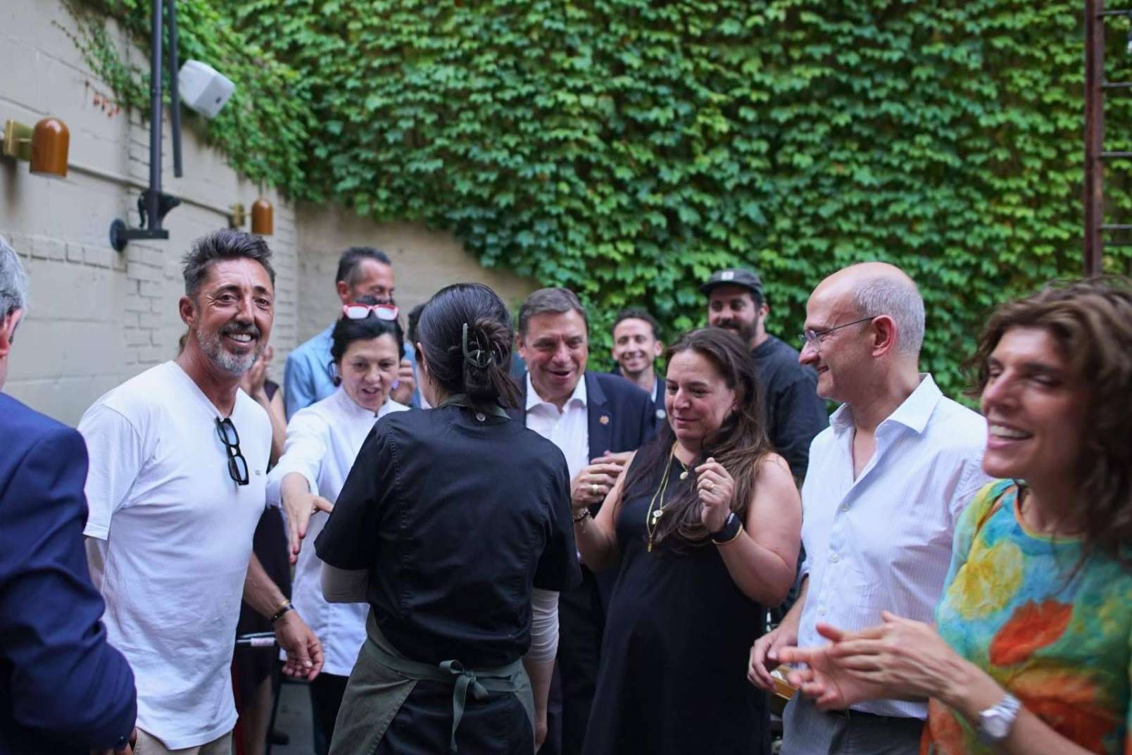¡La Paella de carabineros conquista los paladares de los neoyorquinos!  Edu Torres y José Andrés Revolucionan la Gran Manzana