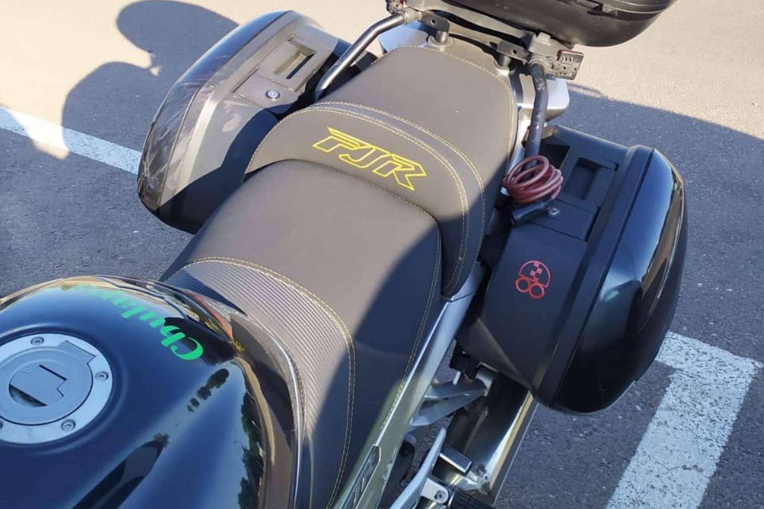Viajar cómodo en moto con asientos tapizados y confortables