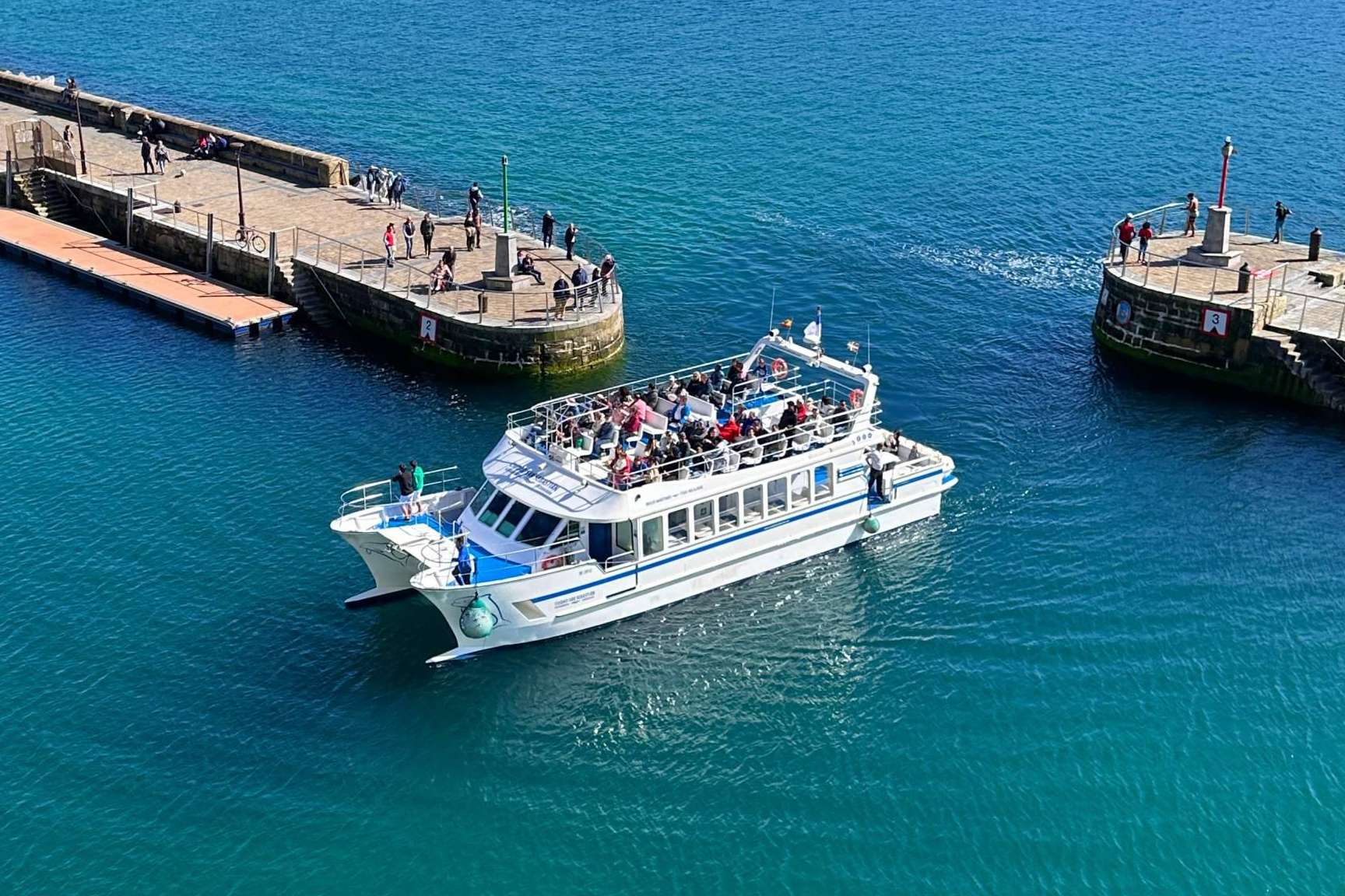El catamarán Finanzauto-Ciudad de San Sebastián navegará en 2025 con cero emisiones