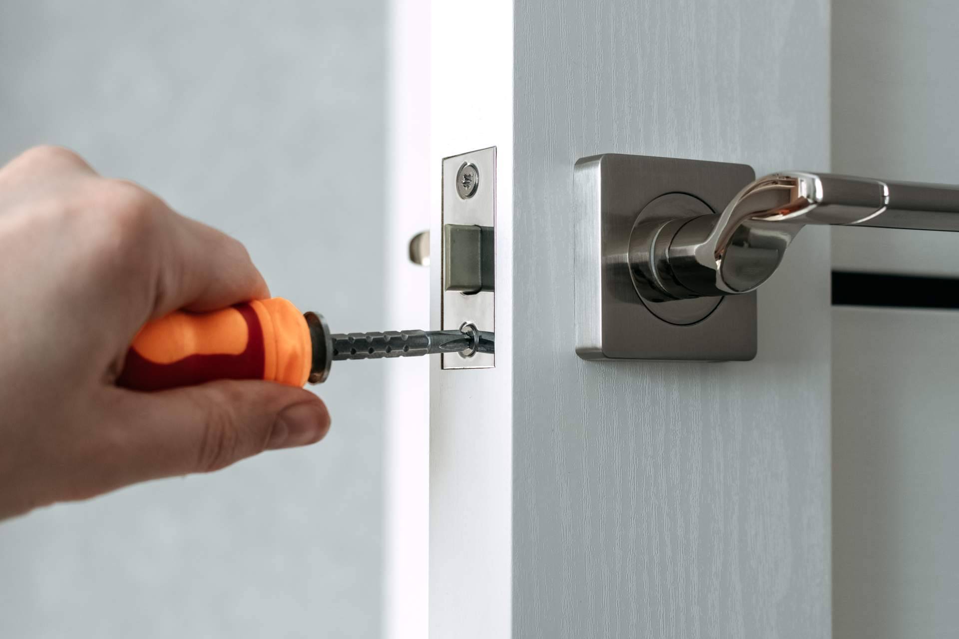 Cerrajeros Madrid y Alicante con experiencia en apertura de puertas y sistemas de seguridad