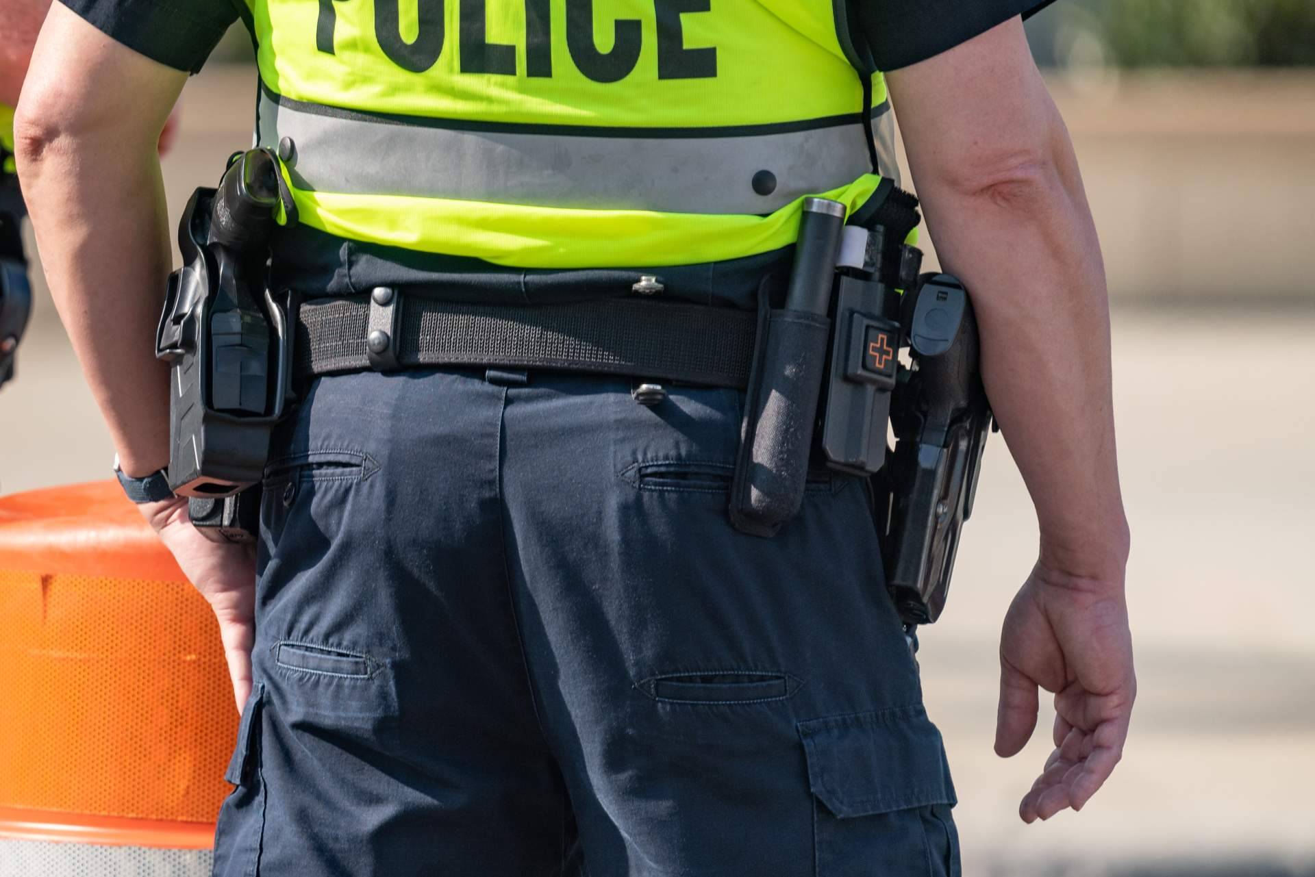 La combinación de cinturones policiales Shoke con Hebilla Cobra de AustriAlpin es una opción resistente y cómoda