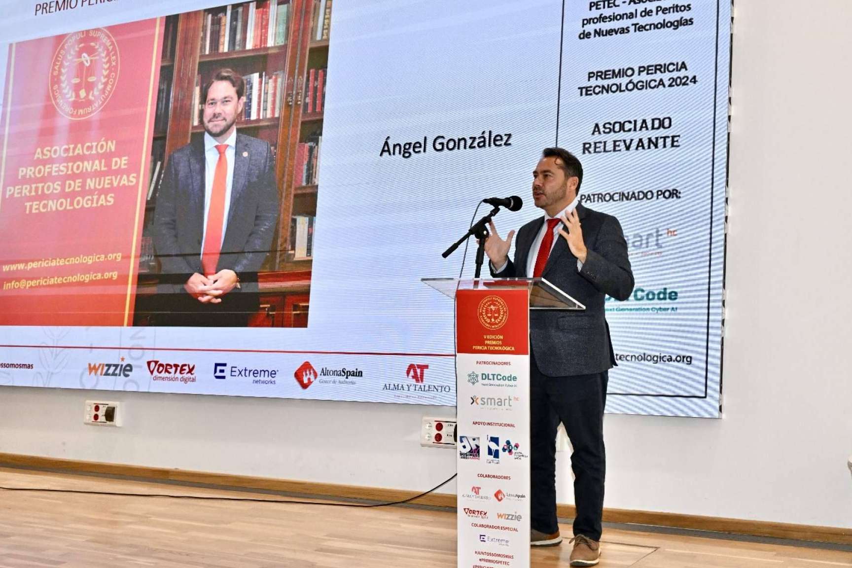 Premios PETEC 2024; Ángel González de GlobátiKa galardonado por su trayectoria en ciberseguridad y peritaje informático
