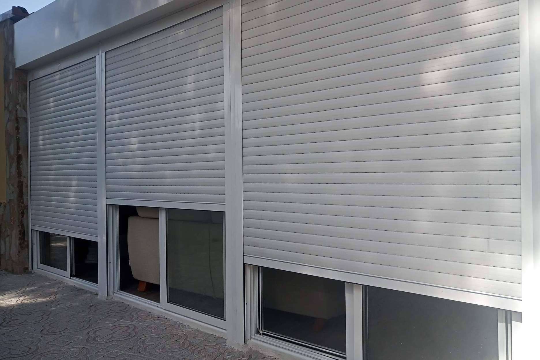 Cortinasdeexterior.es y su oferta en cortinas enrollables a medida