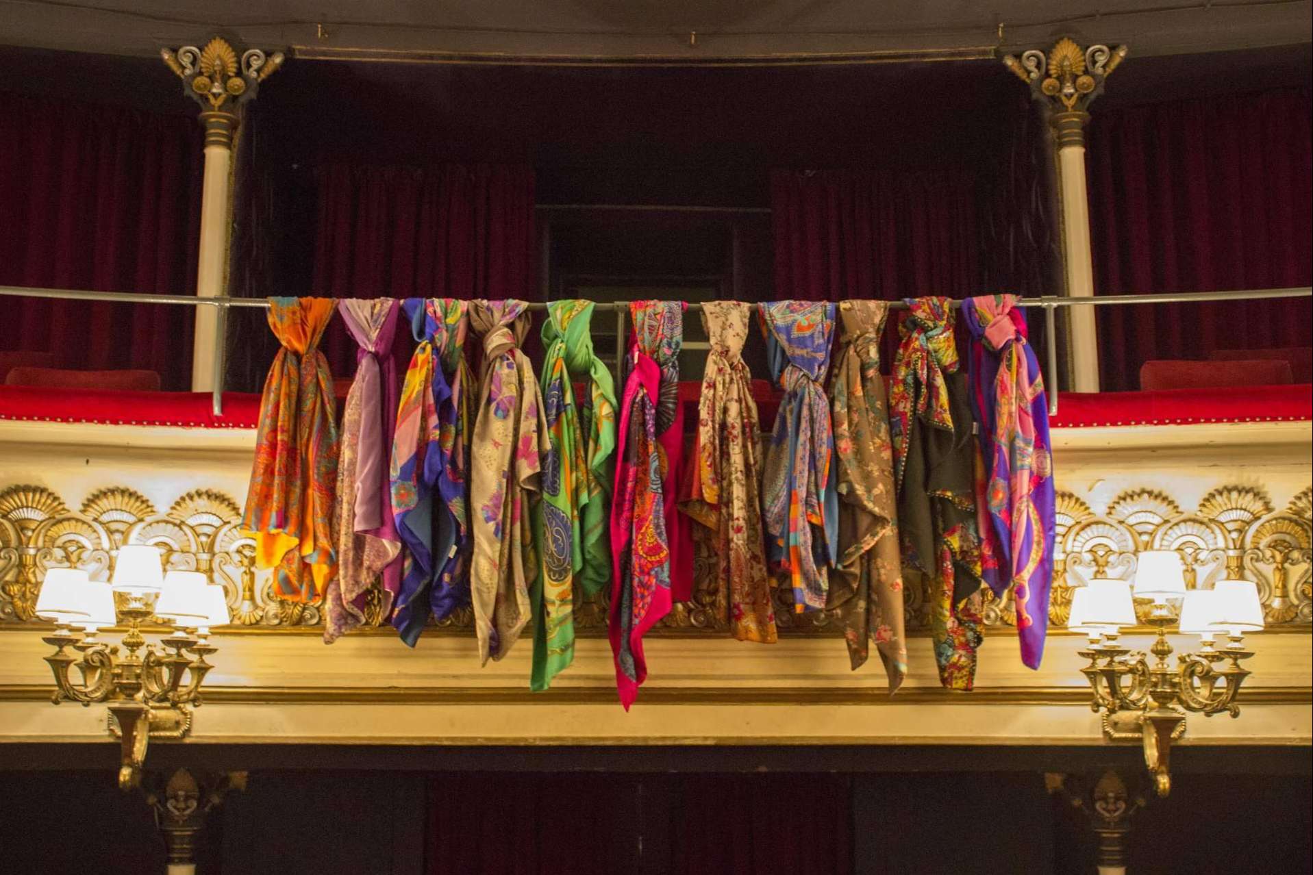 Julunggul, tienda online de fulares de seda, kimonos a medida y pañuelos de mujer en Zaragoza
