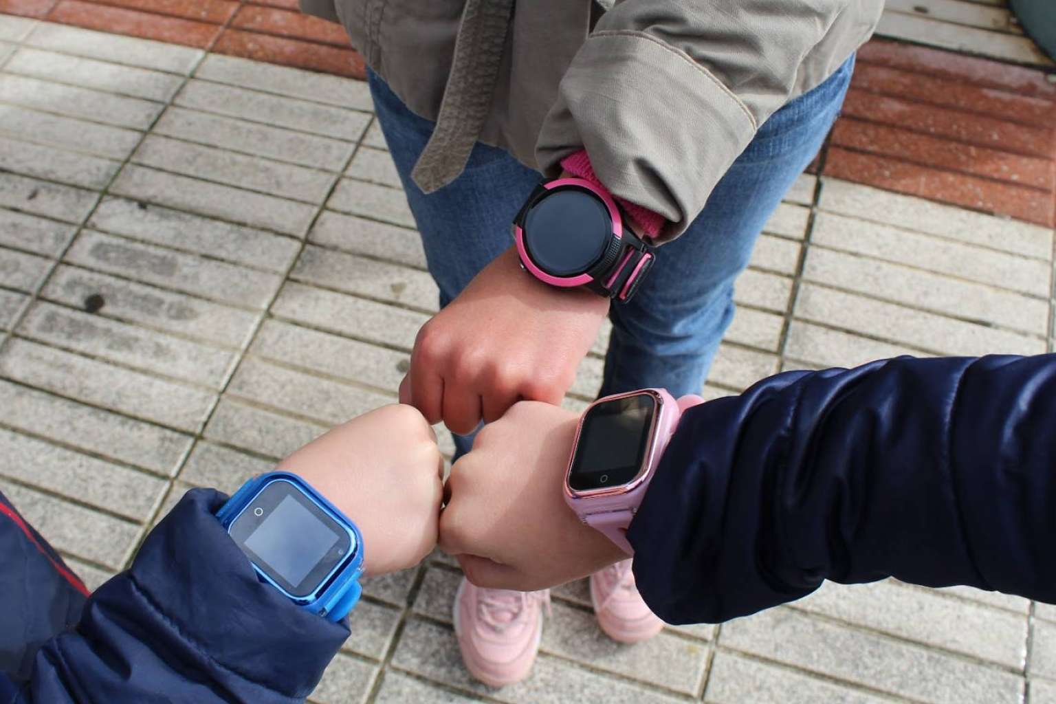Savewatches para niños y adultos mayores, seguridad familiar y localización en tiempo real