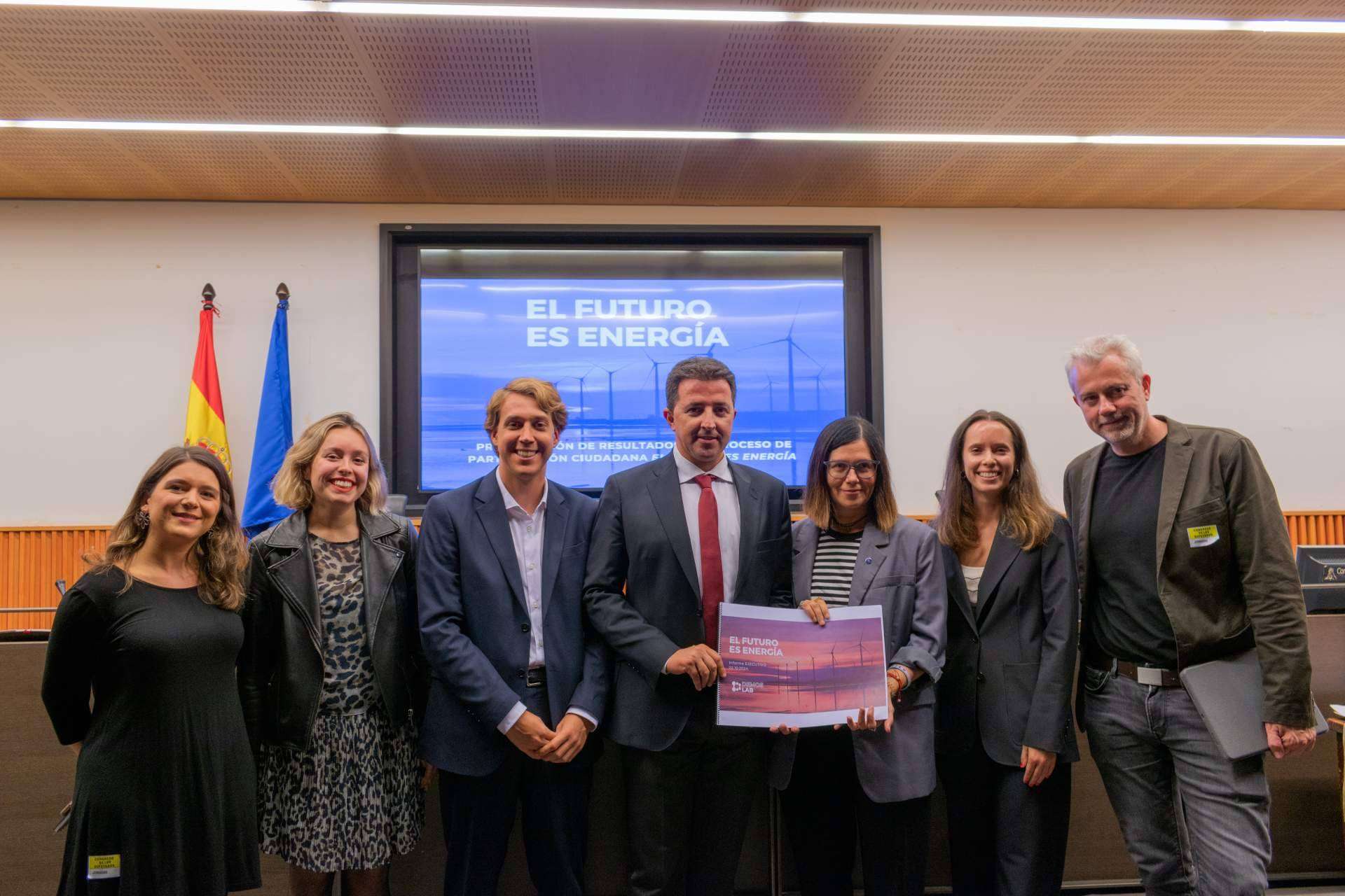 Los jóvenes identifican los intereses ligados a las empresas de combustibles fósiles como uno de los principales frenos para la transición energética