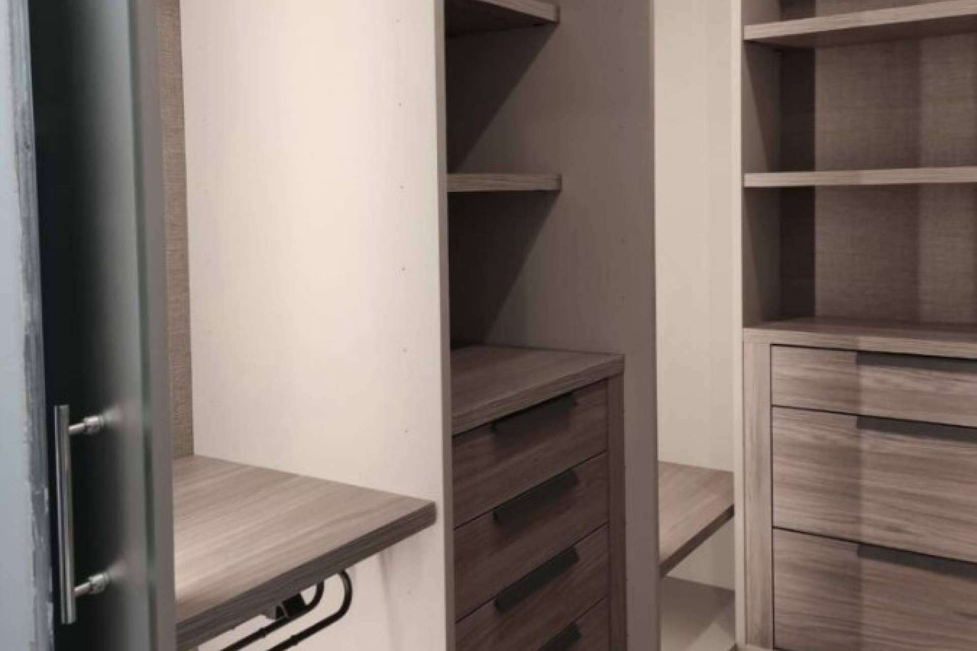 Guía práctica para organizar un vestidor y aprovechar su capacidad