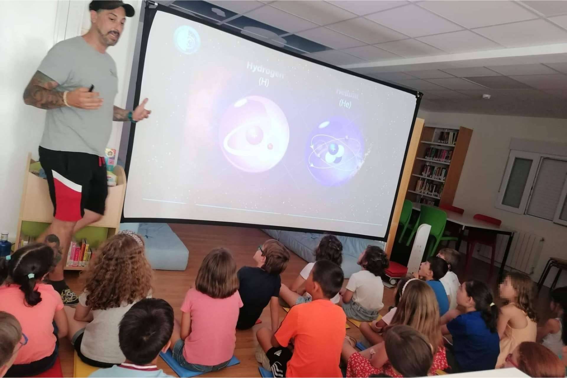 Orión Madrid Astroturismo y su trabajo de divulgación astronómica en centros educativos