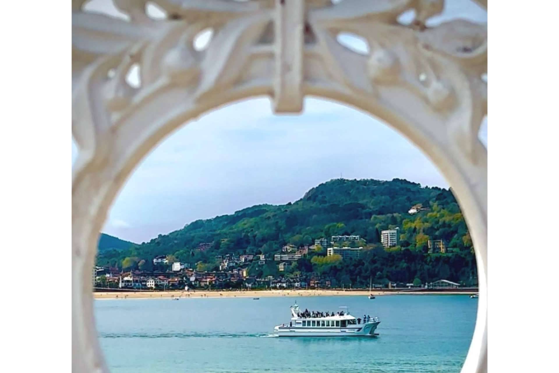 Catamarán Finanzauto Ciudad San Sebastián inicia su transformación hacia la navegación 0 emisiones