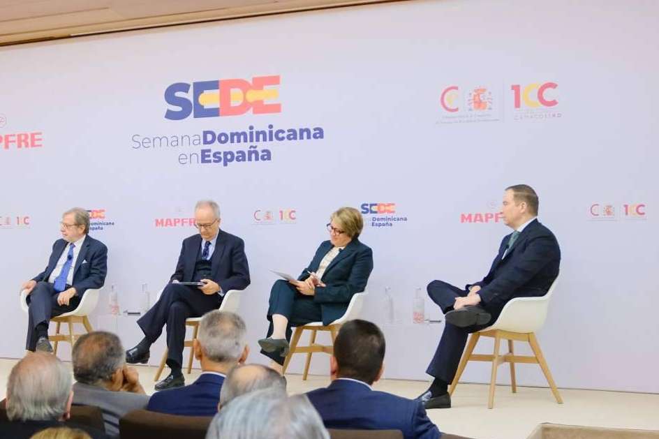 La mesa de debate 'Perspectivas económicas en República Dominicana' destaca la paz social en un país con grandes oportunidades para los negocios