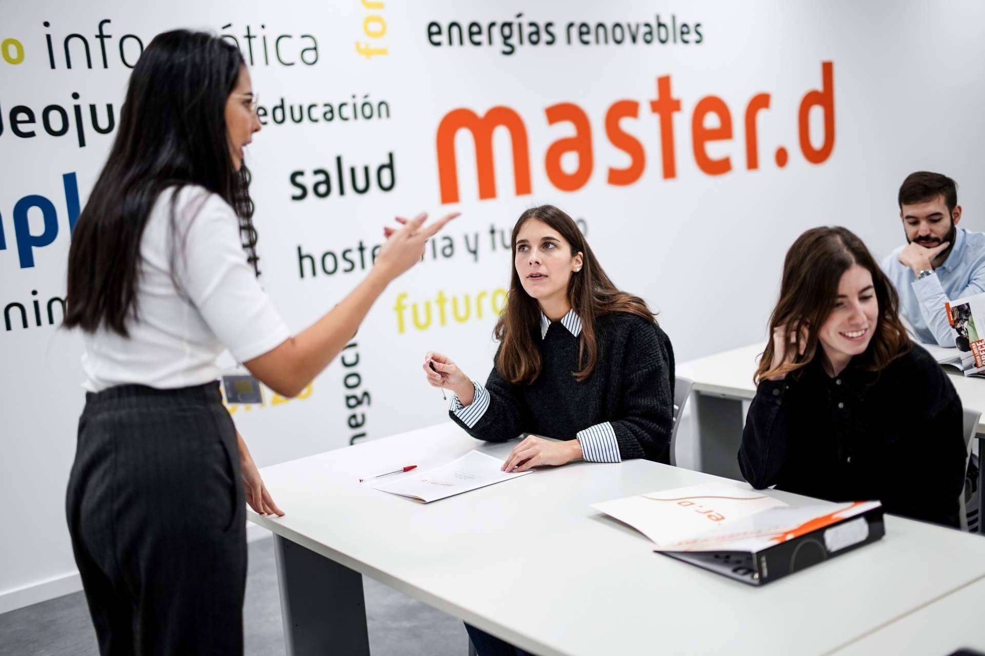 Ser controlador aéreo, una profesión accesible con formación especializada y prácticas avanzadas en MasterD