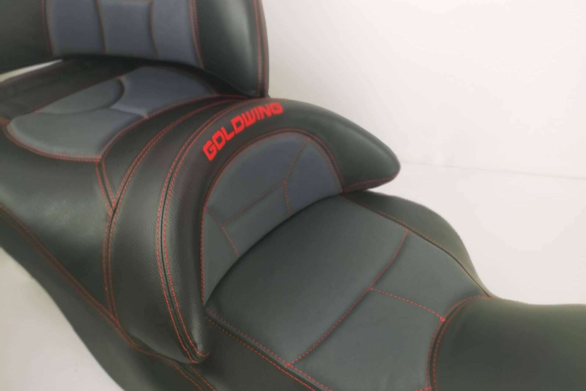 JM-Fundas ofrece fundas a medida para proteger el asiento de moto con calidad y durabilidad