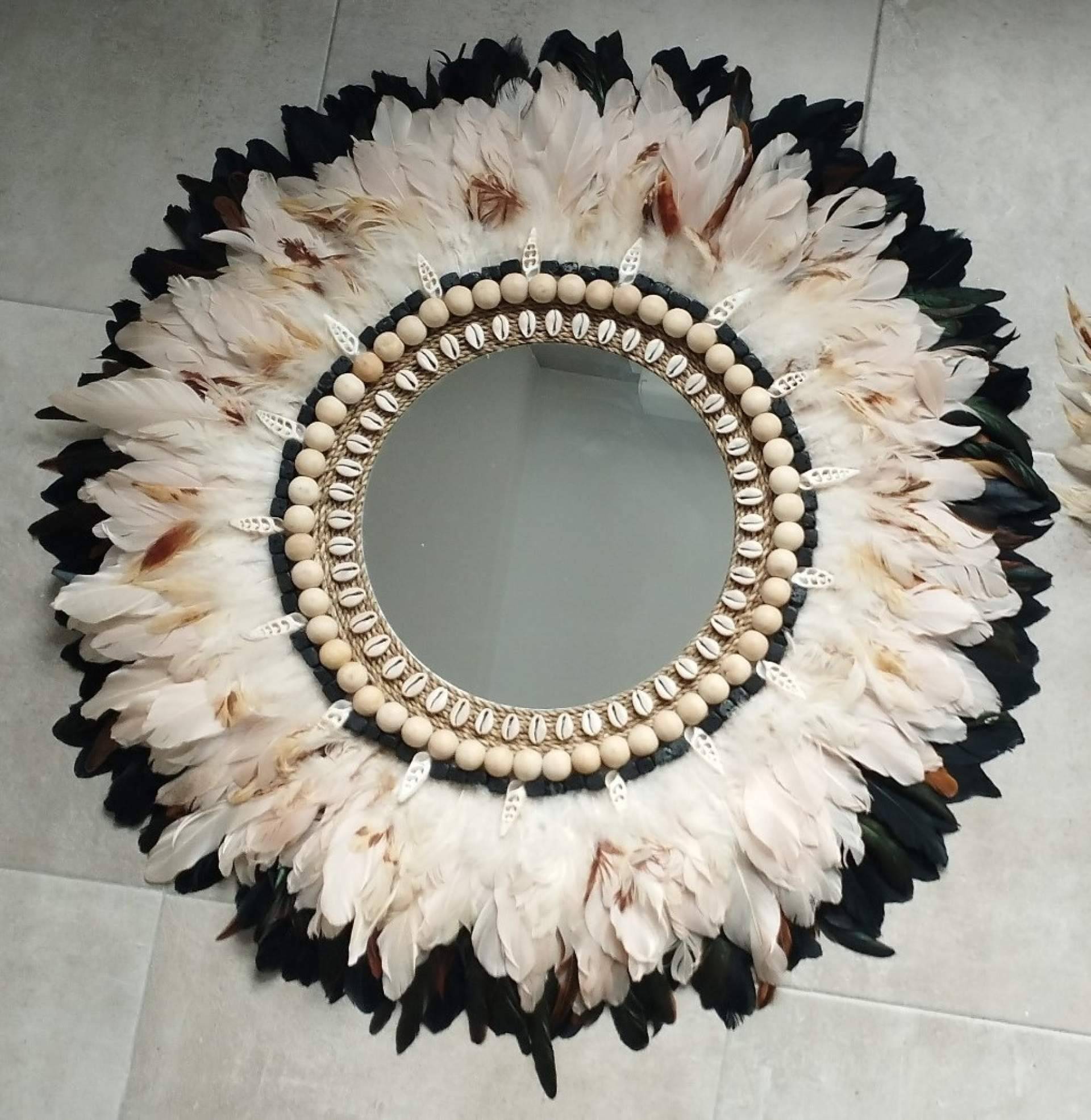 Bali Jewels presenta su colección de espejos de plumas para una decoración natural y artesanal