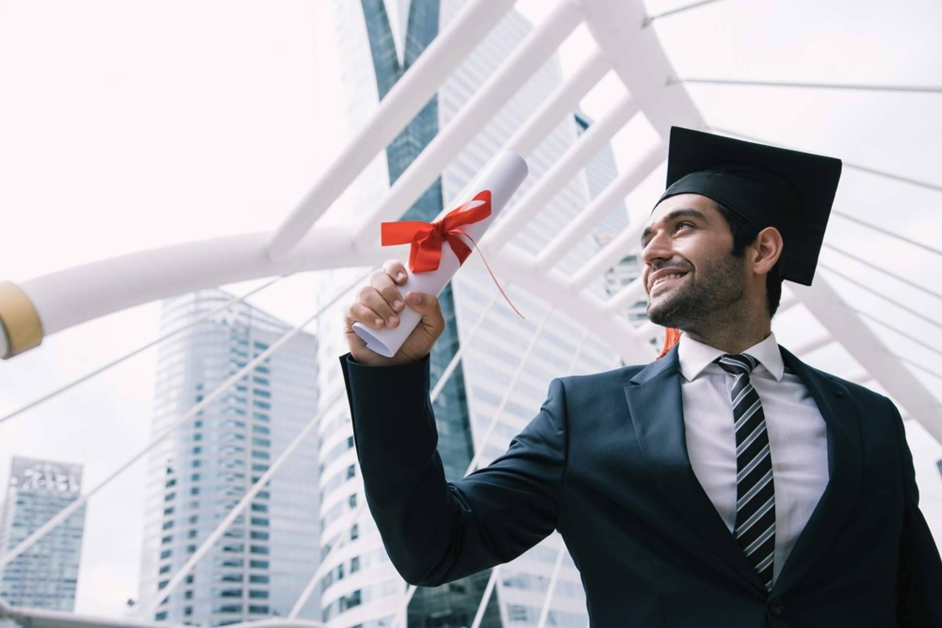 IEAD refuerza su oferta de formación ejecutiva online con programas adaptados a profesionales