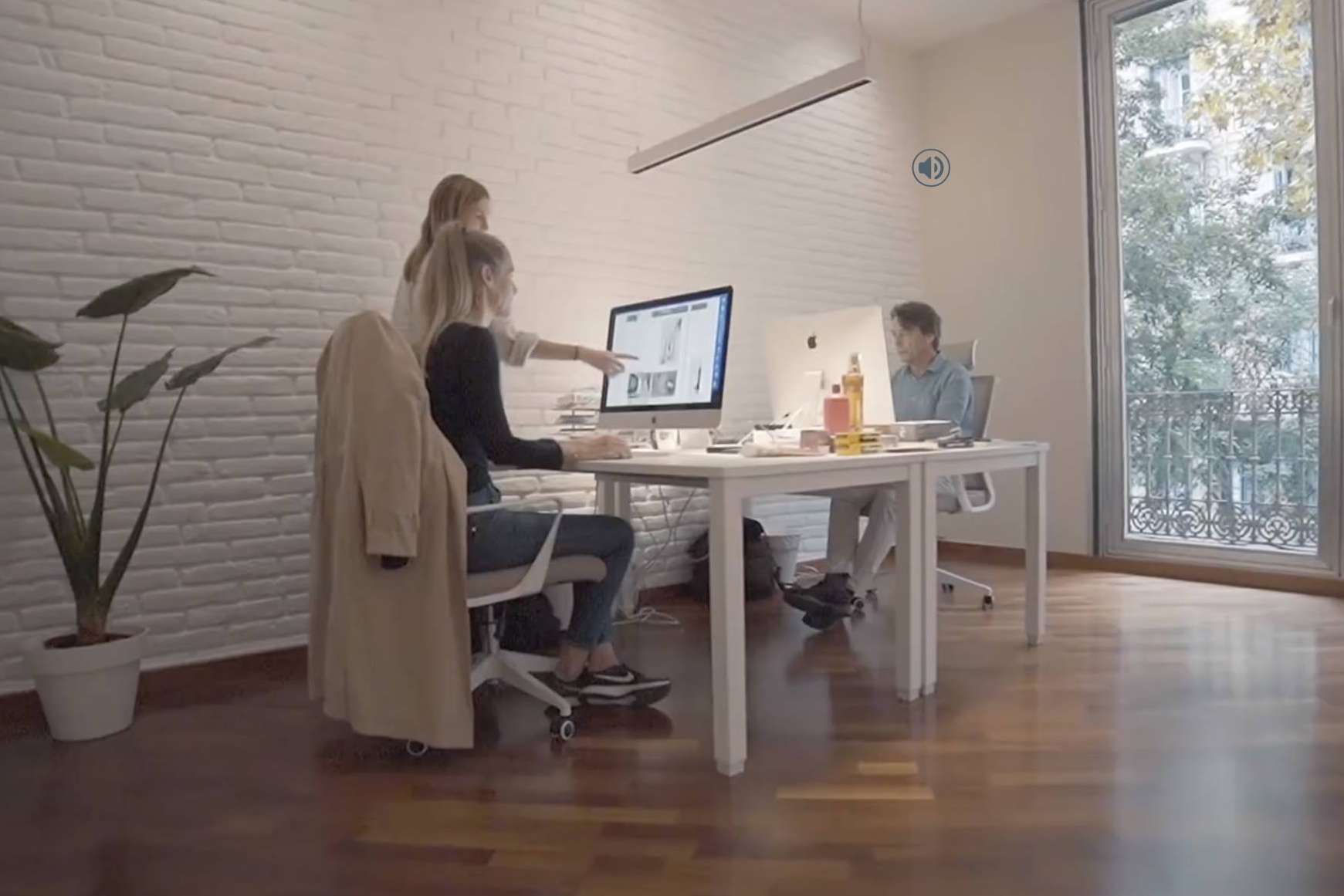 Theyesbrand redefine el branding creativo para posicionar marcas en un mercado exigente