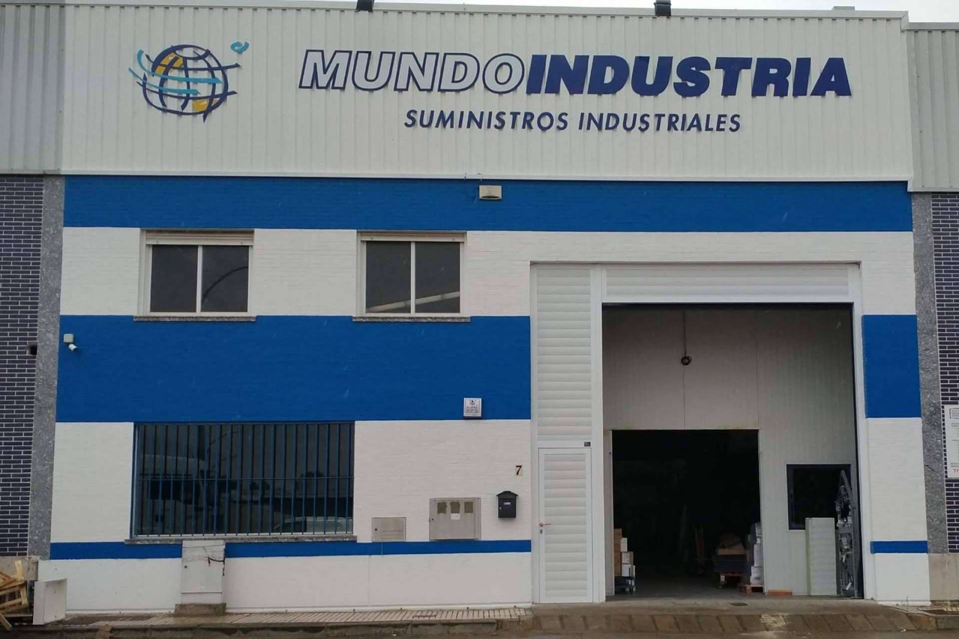 Mundo Industria reabre en Salamanca con nuevas instalaciones y un catálogo ampliado