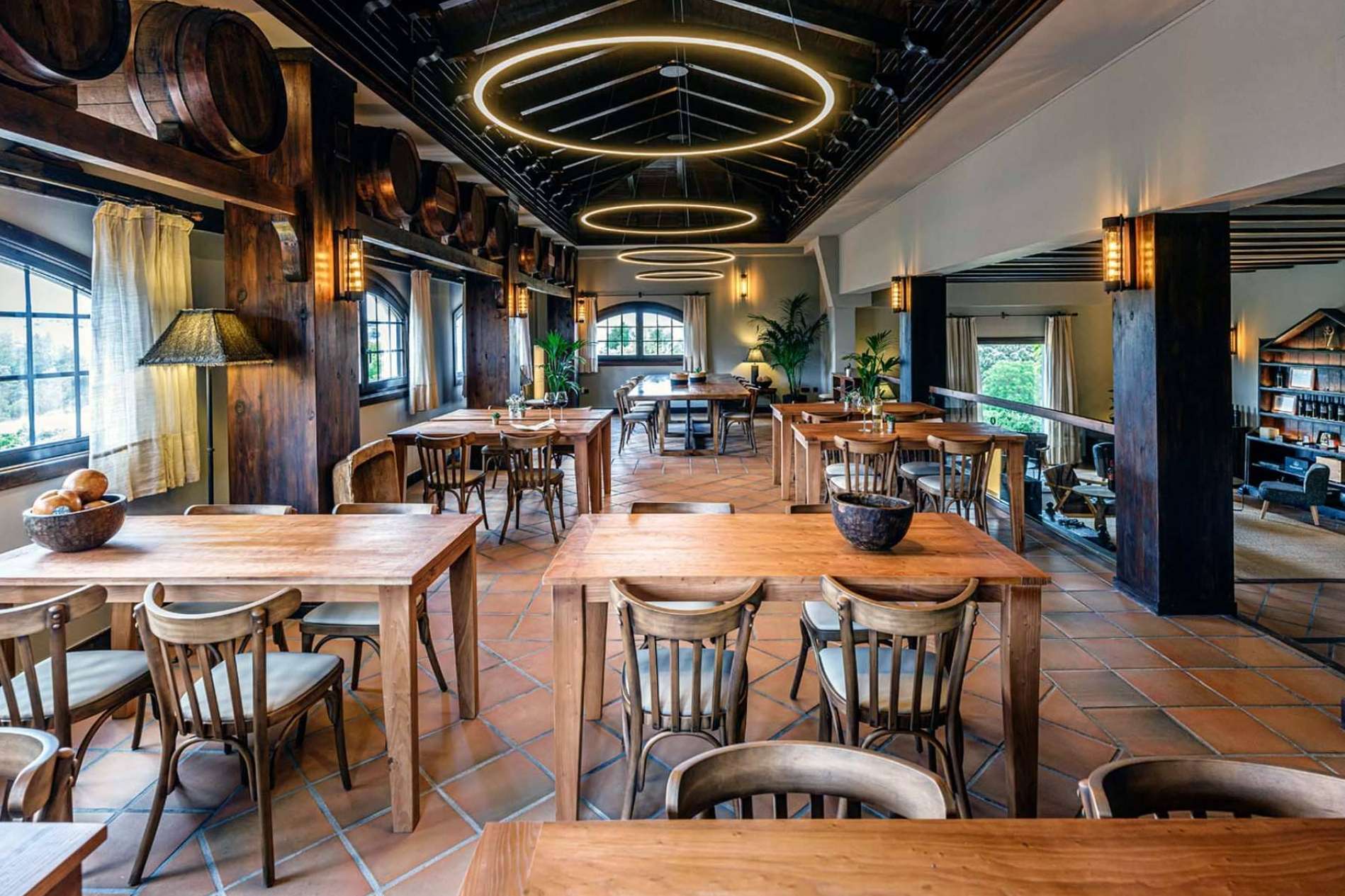 INDAStudio transforma espacios comerciales en Barcelona con interiorismo estratégico y neurointeriorismo