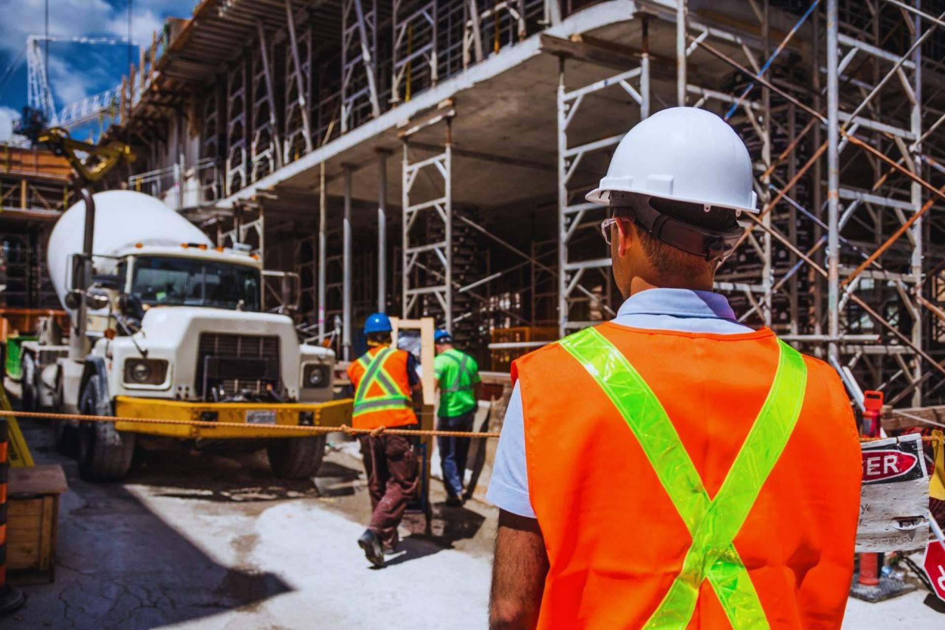 La importancia de la asesoría legal en la construcción