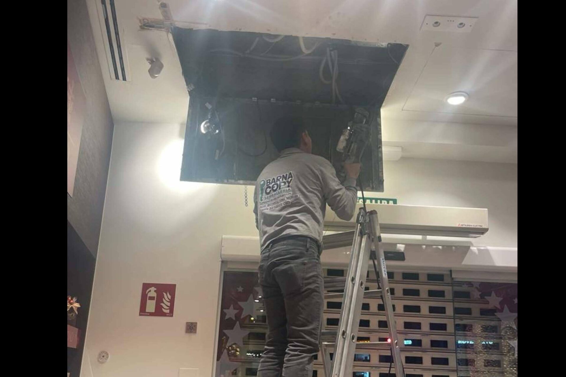 Barnacopy se especializa en instalación y mantenimiento de persianas para negocios en Barcelona