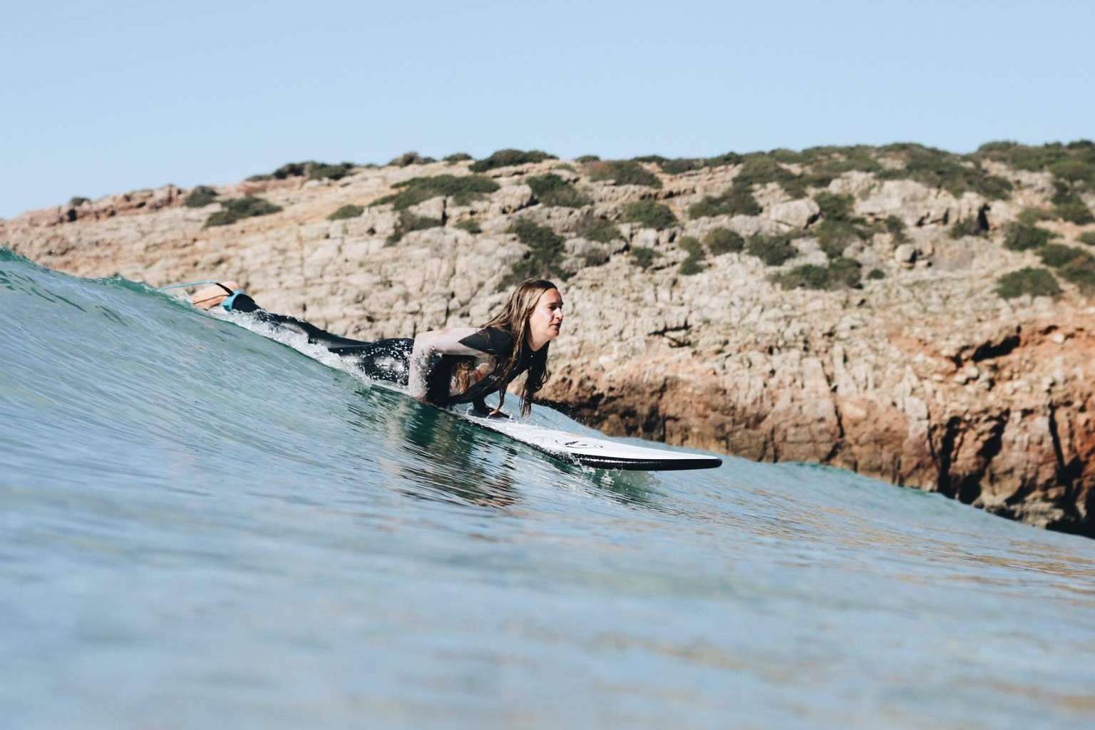 Flysurf abre su ronda de inversión para consolidarse en el sector del surf de aprendizaje