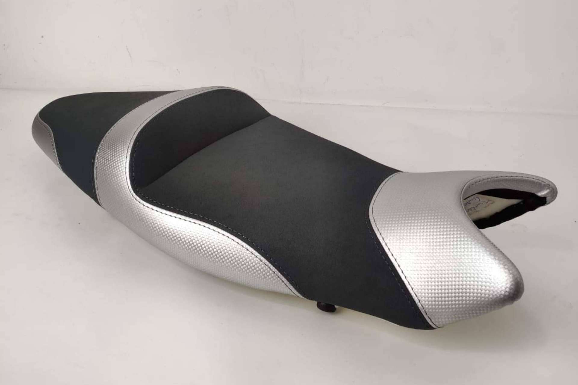 JM Fundas revoluciona el tapizado de asientos de moto con su servicio online a medida