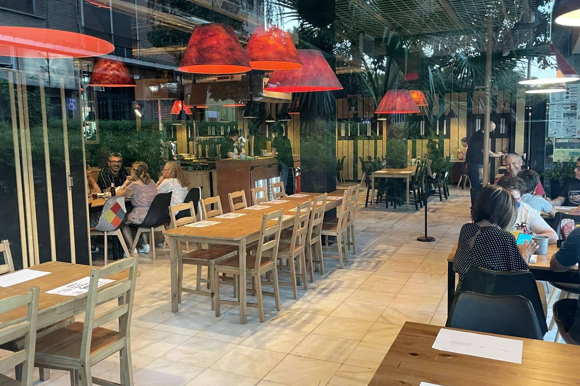 Emprende sin royalties; Angus Diner lanza su modelo Sin Franquicia