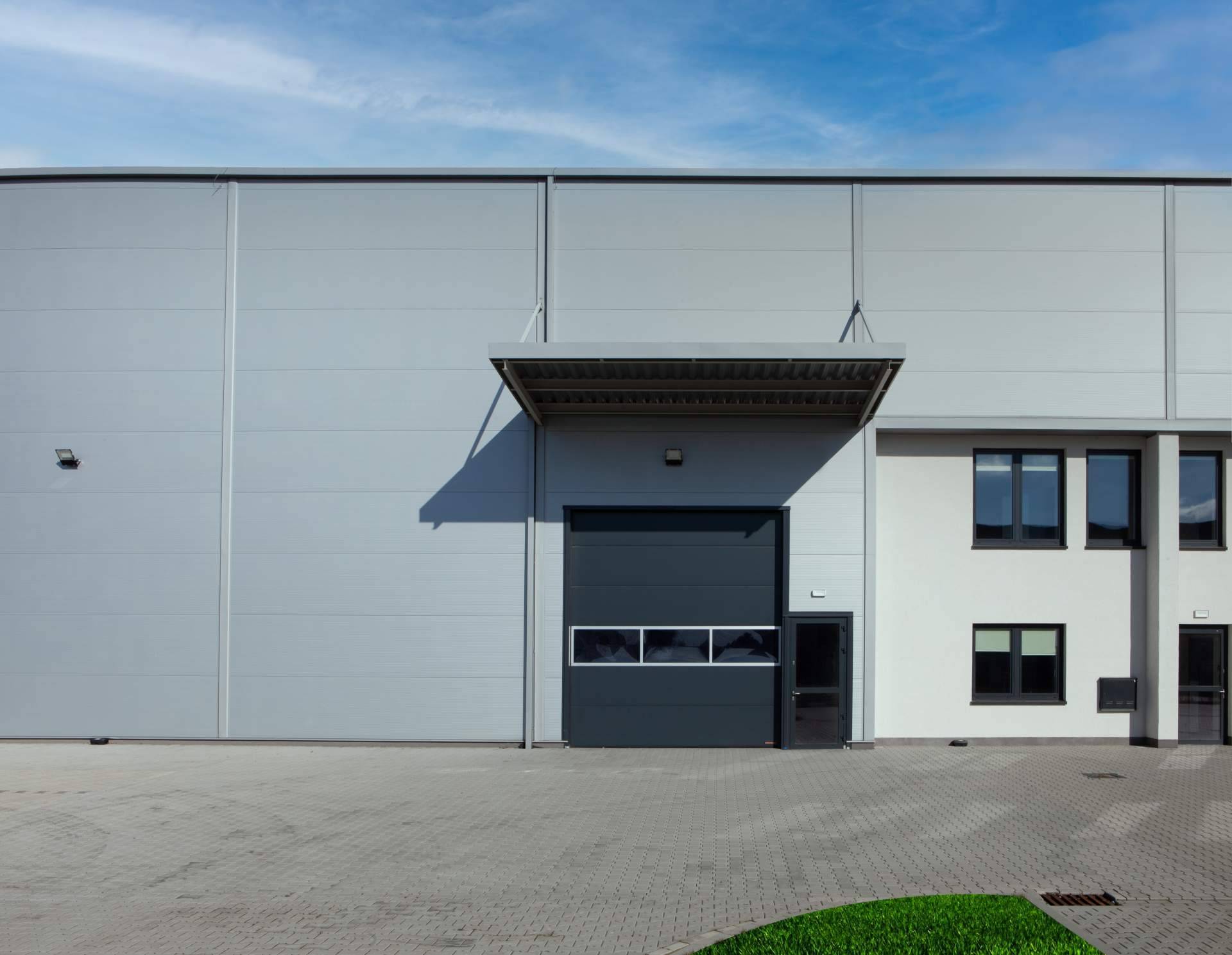 Ibernave ofrece soluciones especializadas para vender nave industrial en Madrid