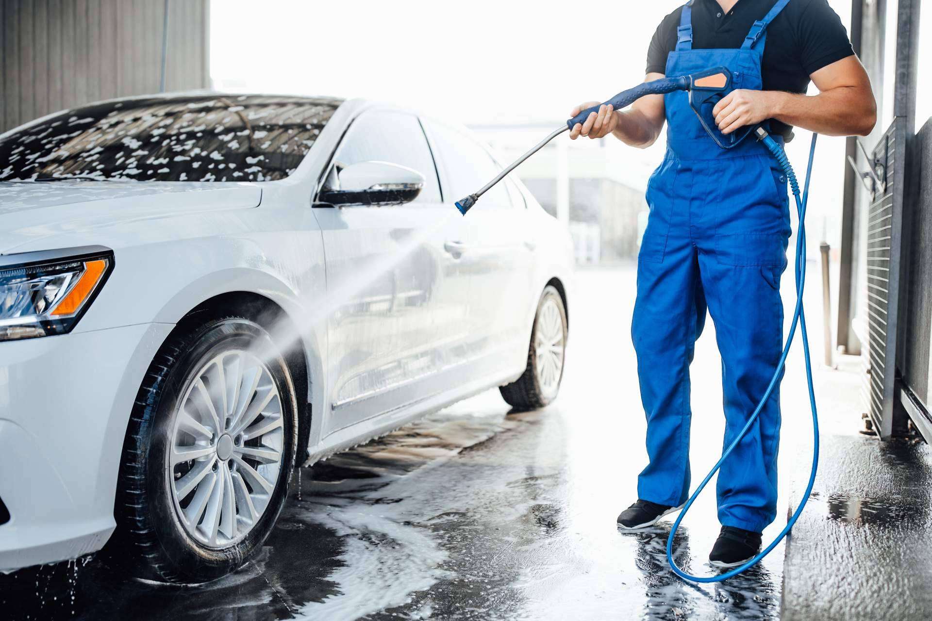 Guía de errores a evitar en los lavaderos de coches con agua a presión