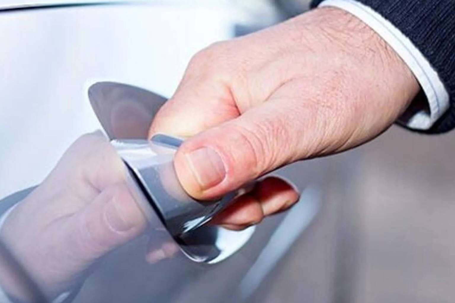 ¿Cómo logran las marcas automotrices una adhesión perfecta en materiales imposibles?