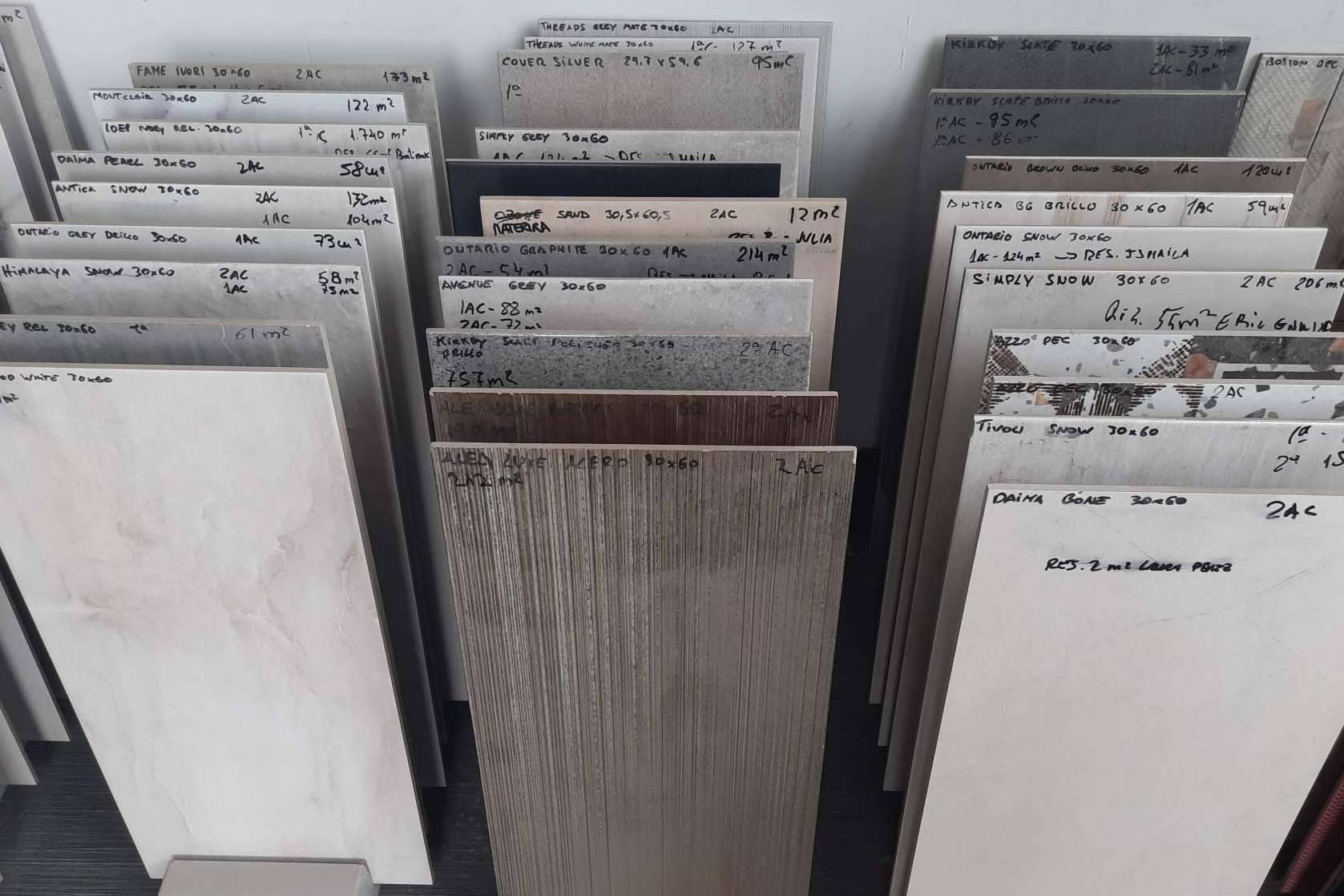Artegres destaca por la venta de lotes de azulejos Outlet en segunda calidad