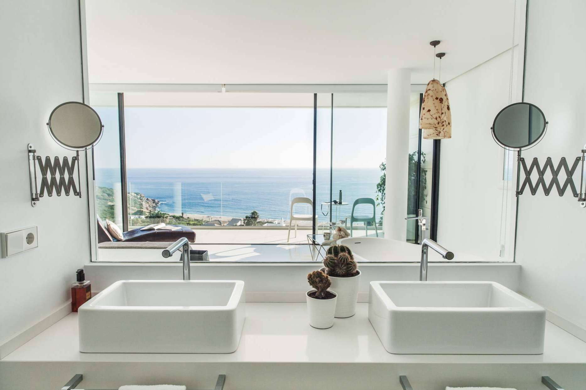 Villa Alkaram ofrece alquiler de villa de lujo con piscina y jacuzzi en Zahara de los Atunes