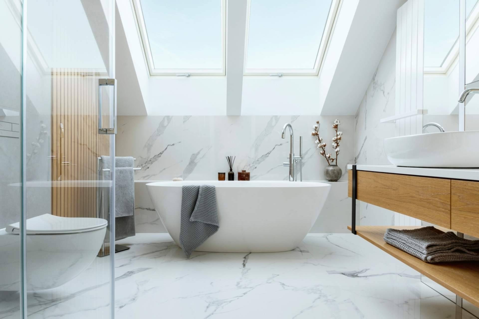Diseño nacional y servicio completo, Balnearian presenta su gama de muebles de baño y platos de ducha