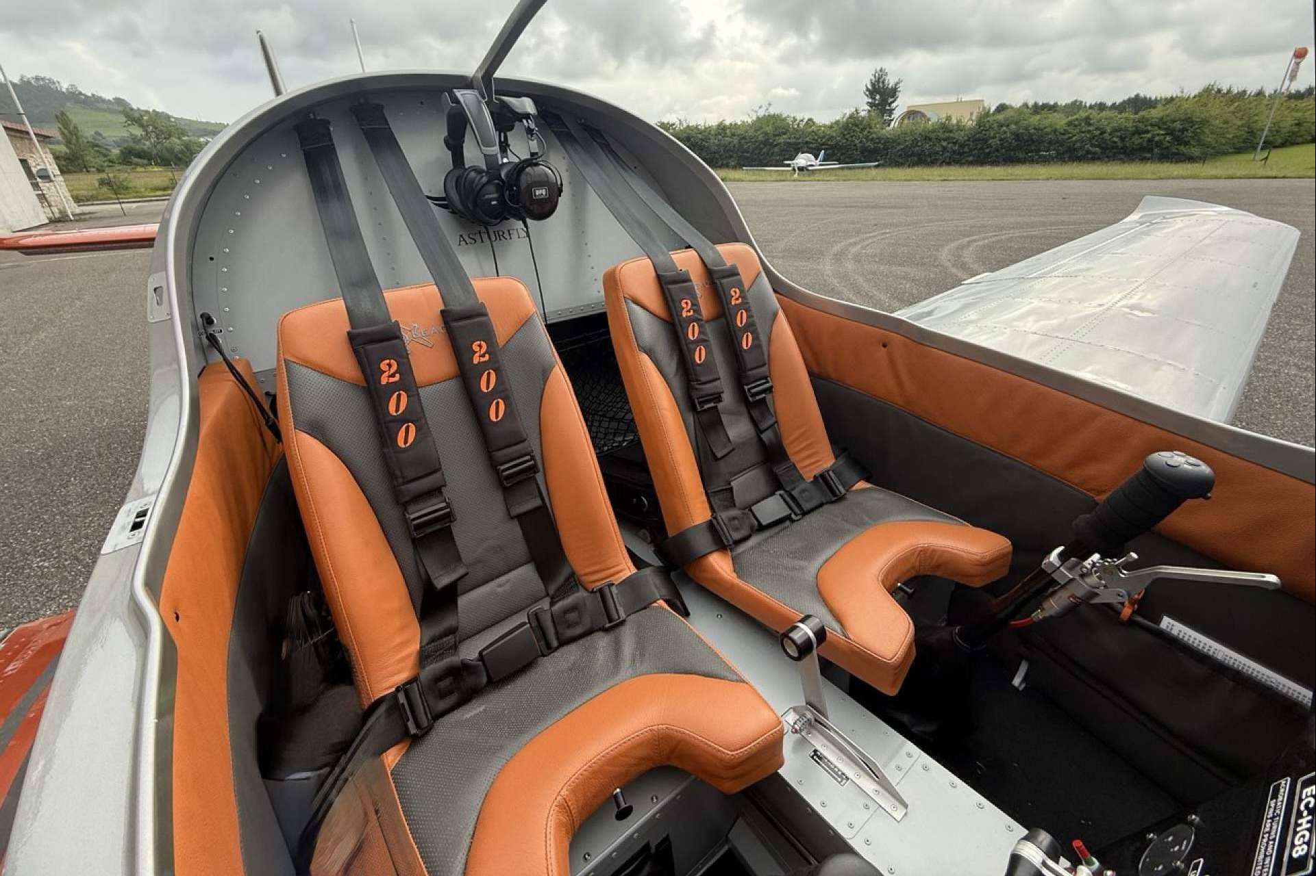 Asturfly impulsa el acceso a la aviación recreativa con la experiencia 'Piloto por un día'